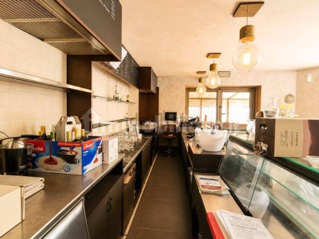 Locale in vendita di 207 m² in Frazione Revignano, 10