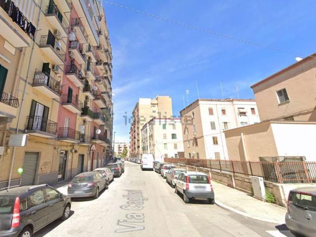 Locale in vendita di 208 m² in Via Cagliari, 40