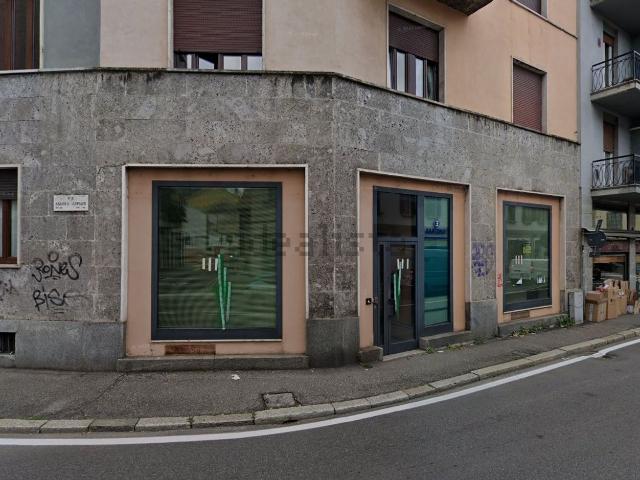 Locale in vendita di 208 m² in Via Andrea Appiani, 19