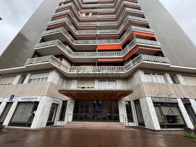 Locale in vendita di 208 m² in Via Onorato Vigliani, 35