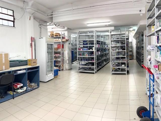 Locale in vendita di 208 m² in Via Laura Mantegazza