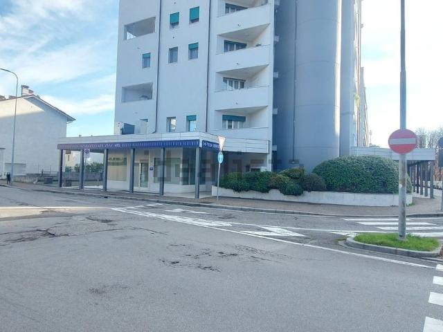 Locale in vendita di 209 m² in Via della Cisterna, 10