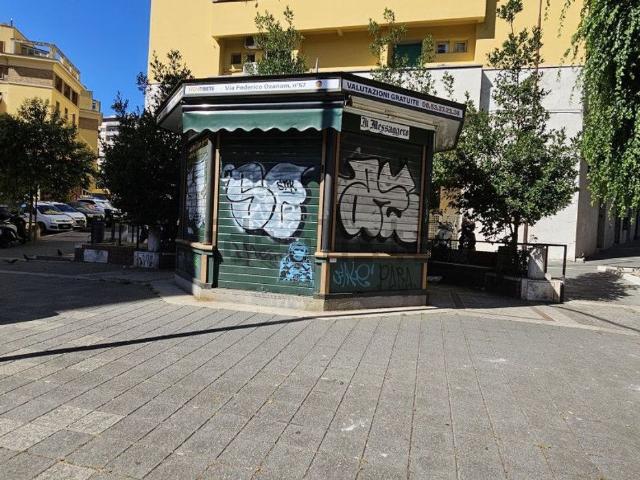 Locale in vendita di 20 m² in Piazza di Donna Olimpia