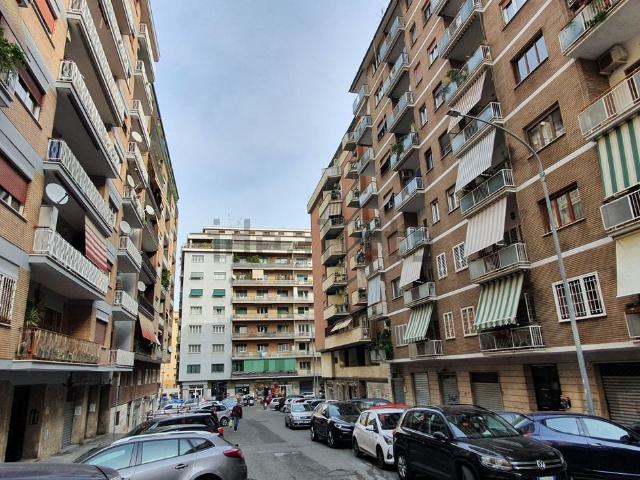 Locale in vendita di 20 m² in Via Virginia