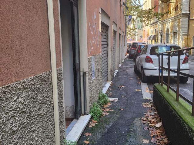 Locale in vendita di 20 m² in Via Aulo Persio