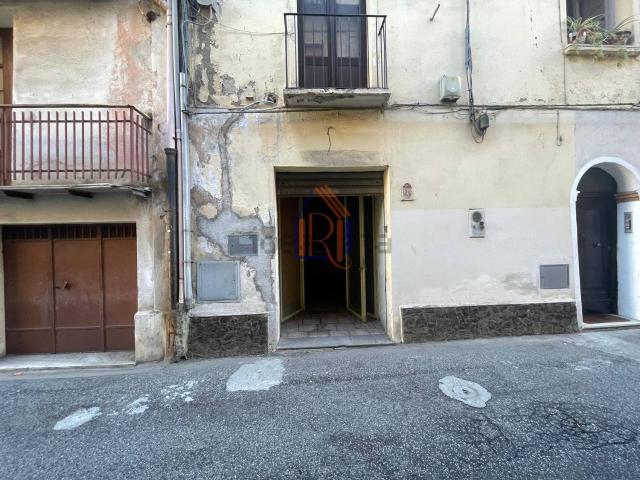 Locale in vendita di 20 m² in Via Crocefisso, 21