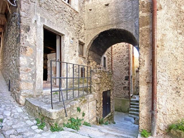 Locale in vendita di 20 m² in Via della Torre