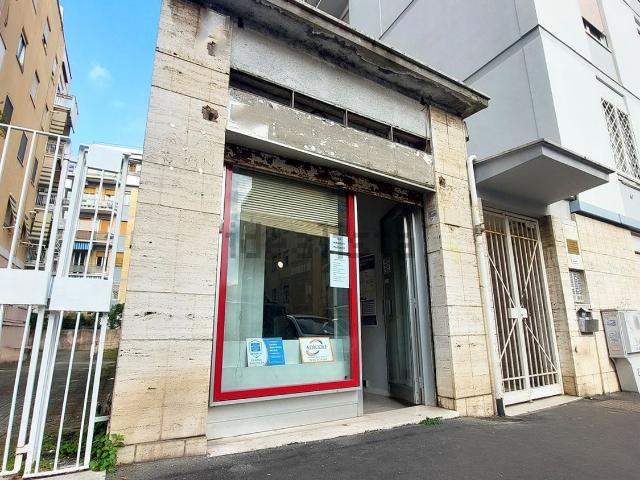 Locale in vendita di 20 m² in Via Paola Falconieri, 112