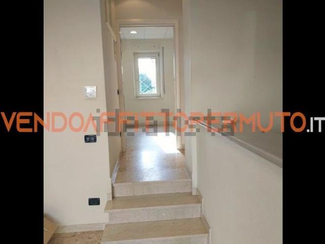 Locale in vendita di 210 m²
