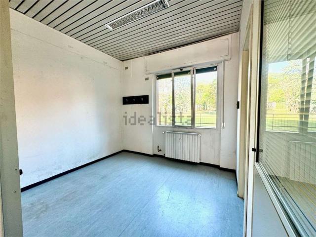 Locale in vendita di 210 m²