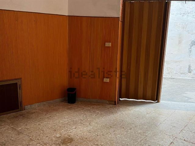 Locale in vendita di 210 m²
