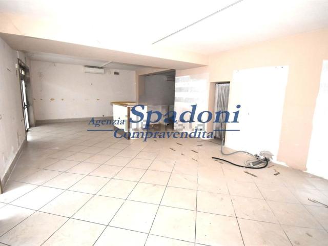 Locale in vendita di 210 m²