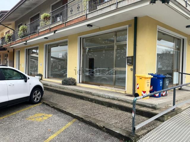 Locale in vendita di 210 m²