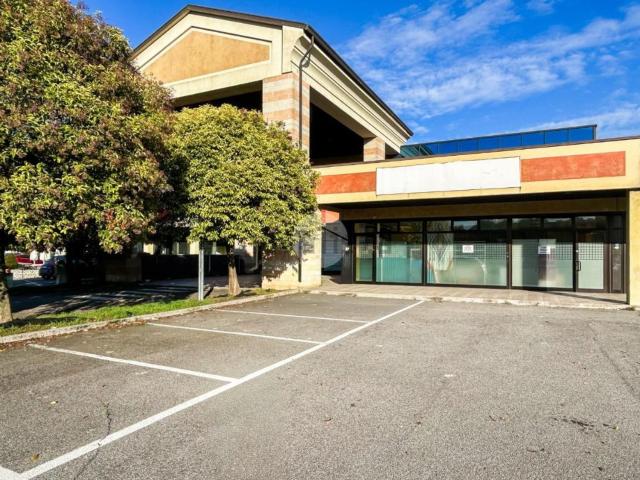 Locale in vendita di 210 m² in Via Circonvallazione