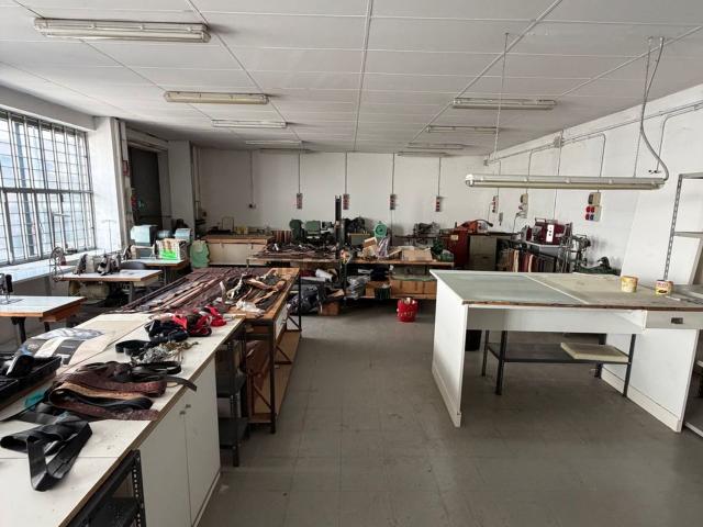 Locale in vendita di 210 m² in Via Alessandro Volta, 7