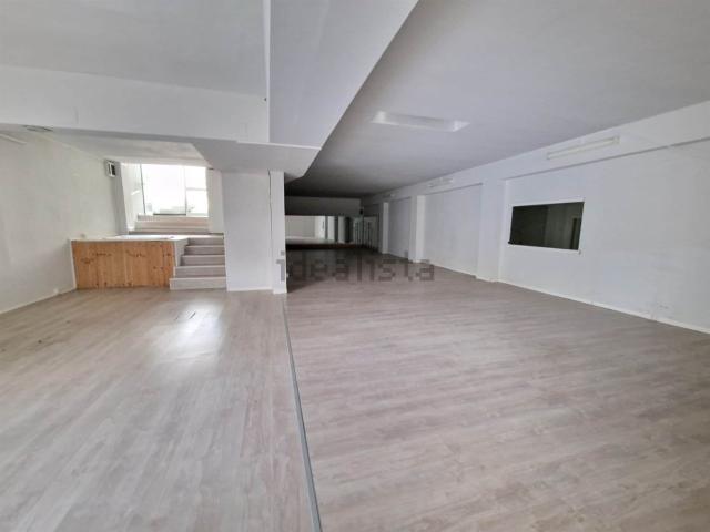 Locale in vendita di 210 m² in Via Archimede, 293