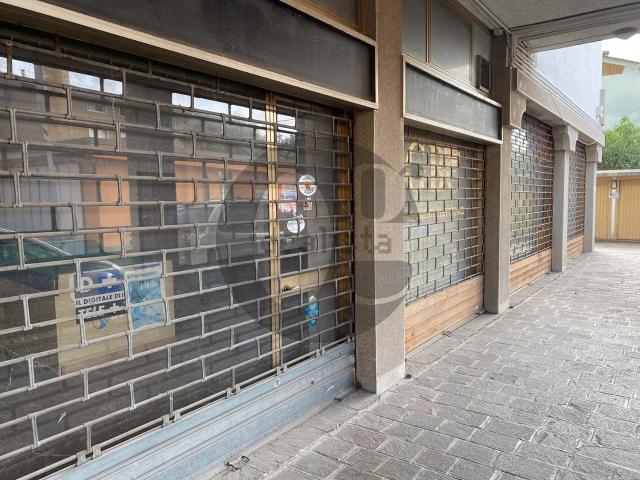 Locale in vendita di 210 m² in Via Brescia