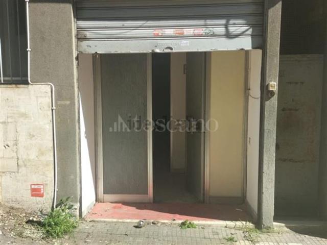 Locale in vendita di 210 m² in Via Francesco Saverio Benucci