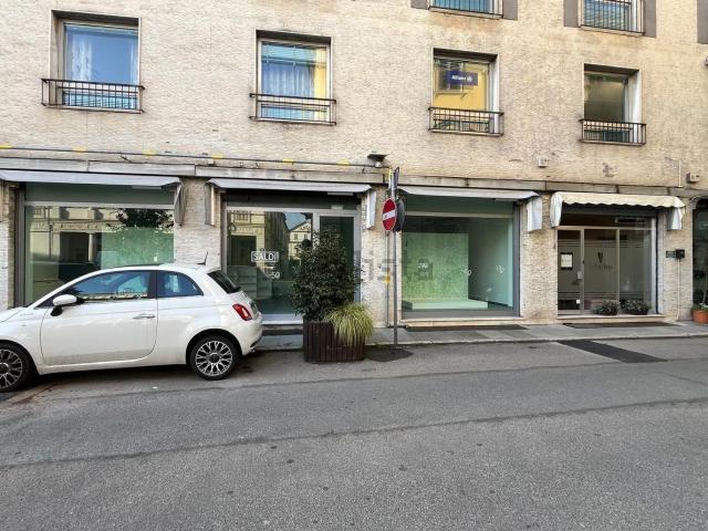 Locale in vendita di 210 m² in Via Fratelli Ponti, 20