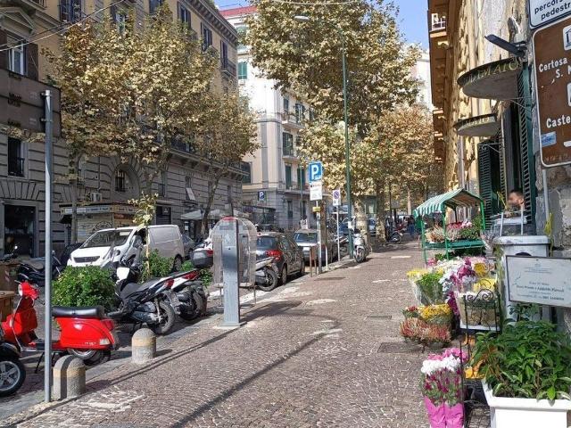 Locale in vendita di 210 m² in Via Michele Cammarano, 18