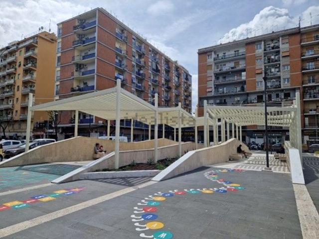 Locale in vendita di 210 m² in Via Muzio Attendolo, 79