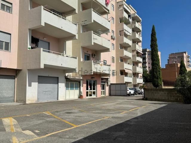 Locale in vendita di 210 m² in Via San Jachiddu, 90
