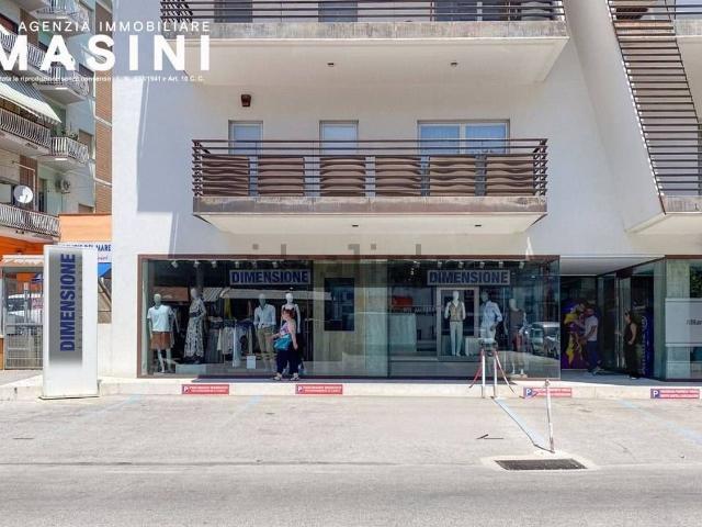 Locale in vendita di 210 m² in Via per Fossacesia, 29