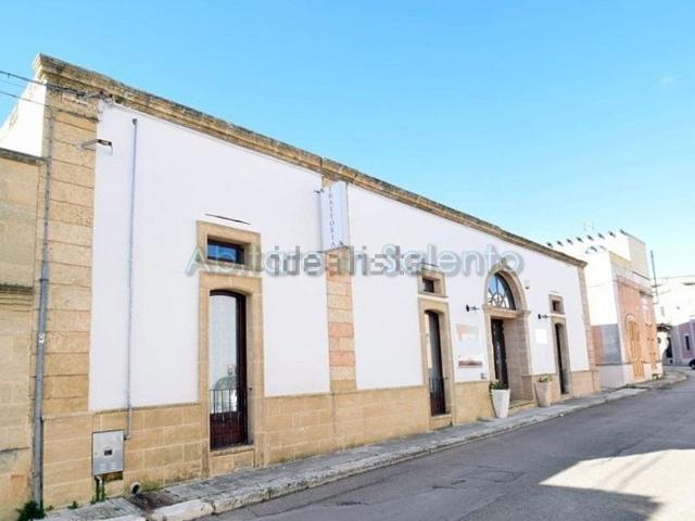 Locale in vendita di 210 m² in Via Roma