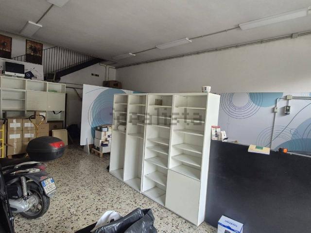 Locale in vendita di 210 m² in Viale di Vigna Pia