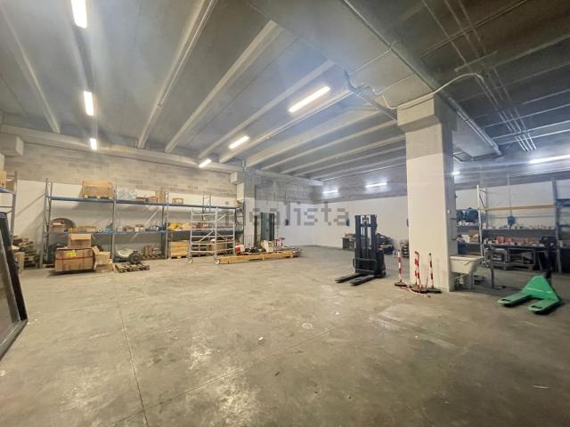 Locale in vendita di 210 m² in Contrada Pezzapiana