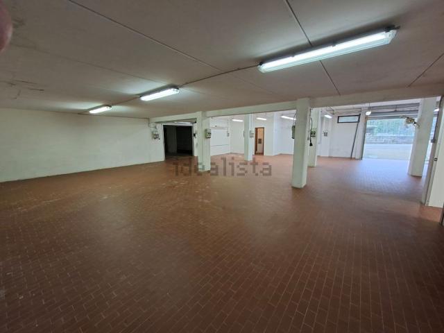 Locale in vendita di 210 m² in Località Casini