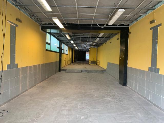 Locale in vendita di 210 m² in Piazzetta Igino Righetti