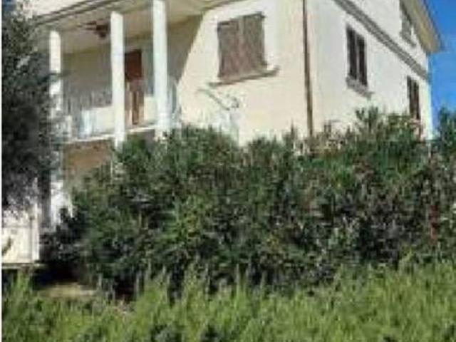 Locale in vendita di 211 m² in Via Colle Pretoro