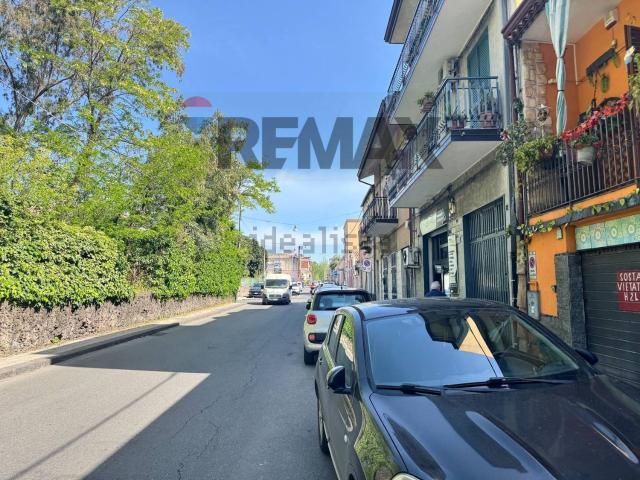 Locale in vendita di 211 m² in Via Duca d&apos Aosta, 76