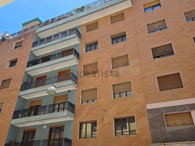 Locale in vendita di 211 m² in Via Orlando Vittorio Emanuele