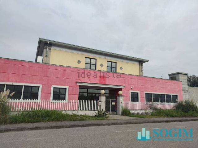 Locale in vendita di 2120 m² in Via Blancanuca, 3