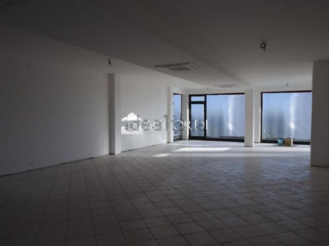Locale in vendita di 212 m²