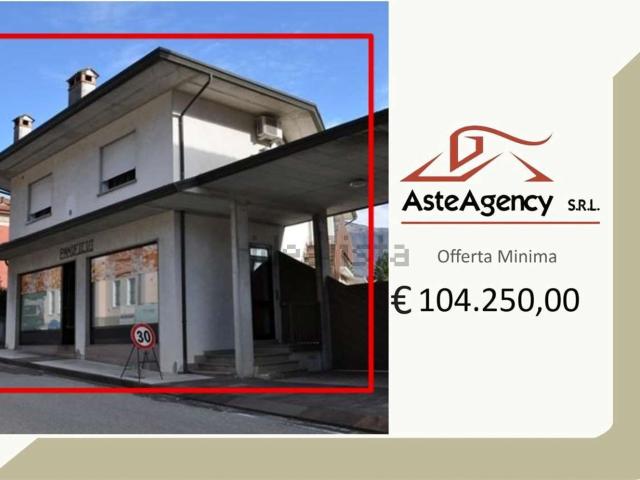 Locale in vendita di 212 m² in Via Nazionale, 25