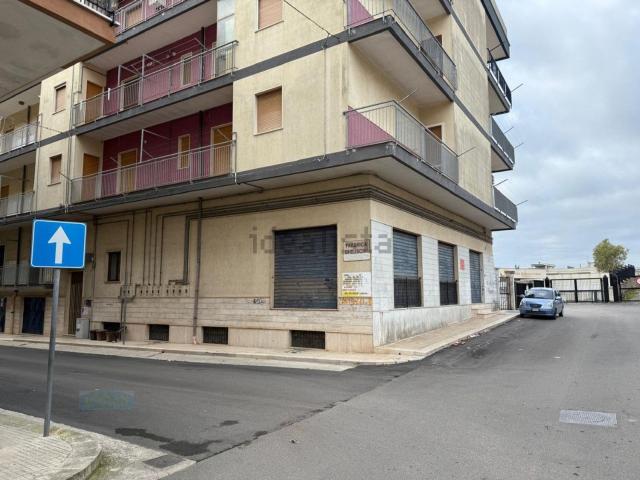 Locale in vendita di 212 m² in Via Salerno
