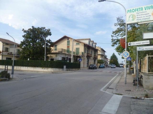 Locale in vendita di 213 m² in Via Colle Sant&apos Angelo