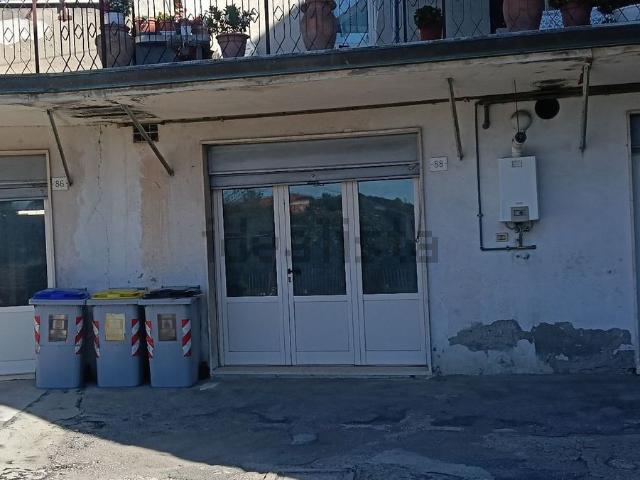Locale in vendita di 213 m² in Via delle Marche, 96