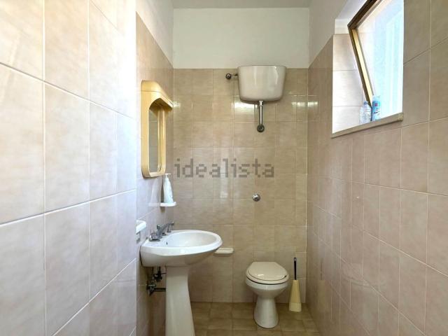 Locale in vendita di 213 m² in Via Lorenzo Anania, 28