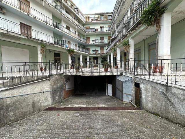 Locale in vendita di 213 m² in Via Lauro