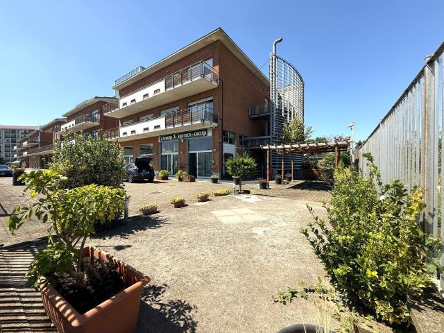 Locale in vendita di 213 m² in Via Leonardo da Vinci