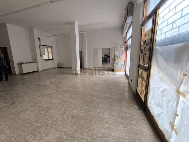Locale in vendita di 213 m² in Via Rosa Govone