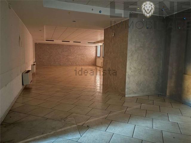 Locale in vendita di 214 m²