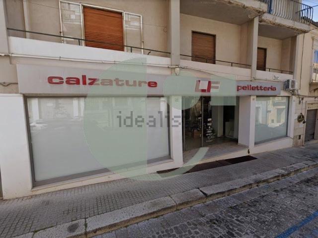 Locale in vendita di 214 m² in Via Conte di Torino, 681