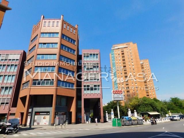 Locale in vendita di 214 m² in Via Antonio Pacinotti, 16