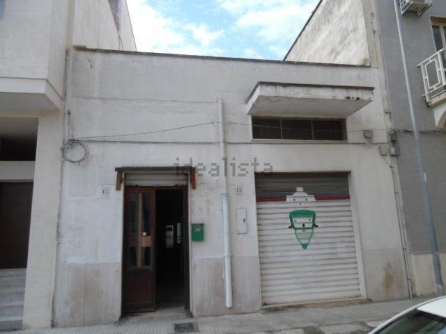 Locale in vendita di 214 m² in Via Aprilia