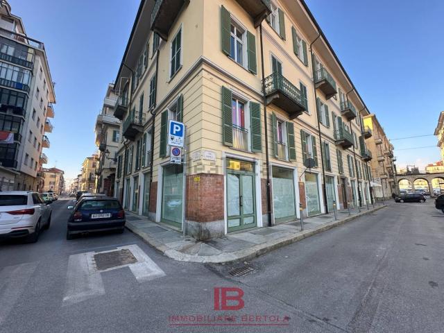 Locale in vendita di 214 m² in Via Goffredo Mameli